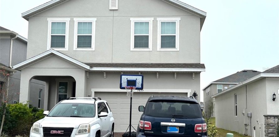 House in Clermont, Florida 5 bedrooms, 271.65 sq.m. № 1544928