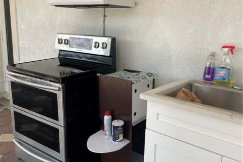 Propiedad comercial en alquiler en Pompano Beach, Florida, 122.72 m2 № 2015676 - foto 14