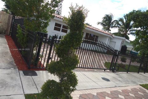 Propiedad comercial en Pompano Beach, Florida 122.72 m2 № 2015676