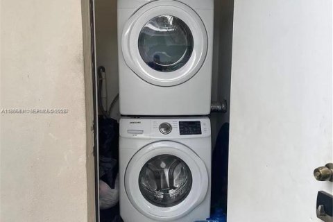 Commercial property in Pompano Beach, Florida 264.68 sq.m. № 2010702 - photo 23