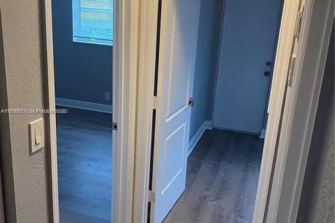 Commercial property in Pompano Beach, Florida 264.68 sq.m. № 2010702 - photo 15