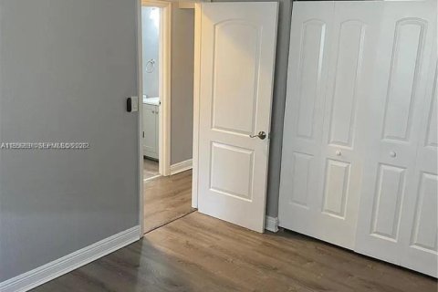 Commercial property in Pompano Beach, Florida 264.68 sq.m. № 2010702 - photo 14