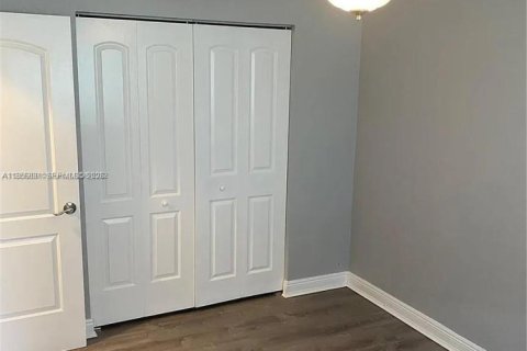 Commercial property in Pompano Beach, Florida 264.68 sq.m. № 2010702 - photo 10