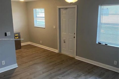 Commercial property in Pompano Beach, Florida 264.68 sq.m. № 2010702 - photo 9