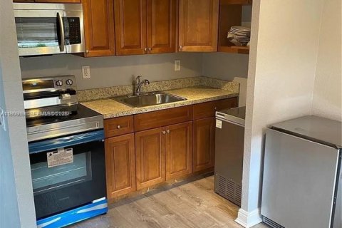 Commercial property in Pompano Beach, Florida 264.68 sq.m. № 2010702 - photo 8