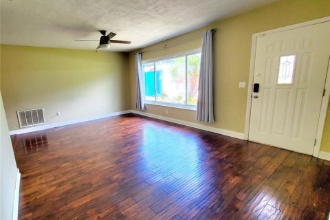 House in Clearwater, Florida 3 bedrooms, 124.12 sq.m. № 1810512 - photo 4