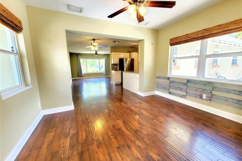 House in Clearwater, Florida 3 bedrooms, 124.12 sq.m. № 1810512 - photo 14