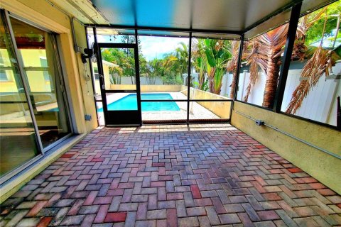 House in Clearwater, Florida 3 bedrooms, 124.12 sq.m. № 1810512 - photo 23