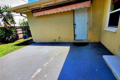 House in Clearwater, Florida 3 bedrooms, 124.12 sq.m. № 1810512 - photo 28