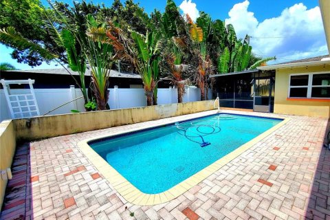 House in Clearwater, Florida 3 bedrooms, 124.12 sq.m. № 1810512 - photo 26