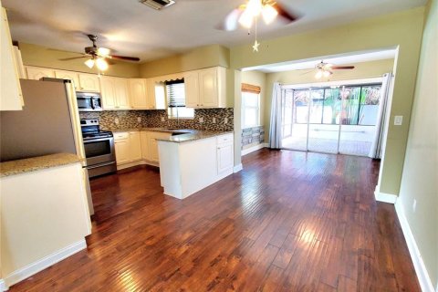 House in Clearwater, Florida 3 bedrooms, 124.12 sq.m. № 1810512 - photo 8