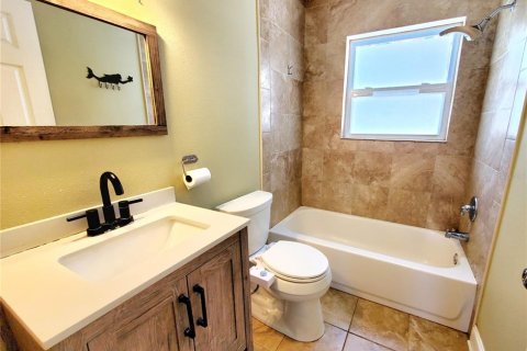 House in Clearwater, Florida 3 bedrooms, 124.12 sq.m. № 1810512 - photo 19