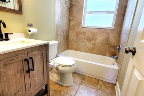 House in Clearwater, Florida 3 bedrooms, 124.12 sq.m. № 1810512 - photo 20