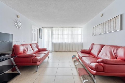 Condo in Sunny Isles Beach, Florida, 2 bedrooms  № 2303716 - photo 4