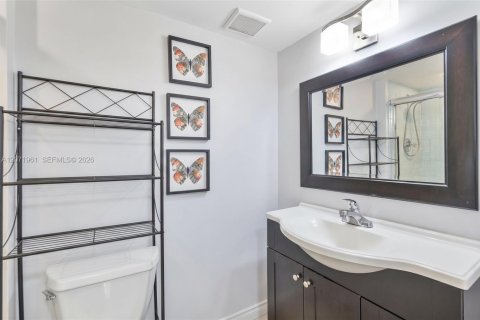 Condo in Sunny Isles Beach, Florida, 2 bedrooms  № 2303716 - photo 10