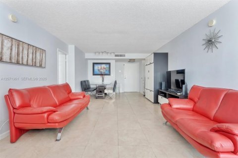 Condo in Sunny Isles Beach, Florida, 2 bedrooms  № 2303716 - photo 5