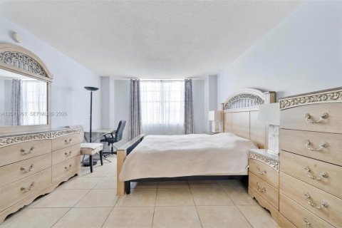Condo in Sunny Isles Beach, Florida, 2 bedrooms  № 2303716 - photo 7