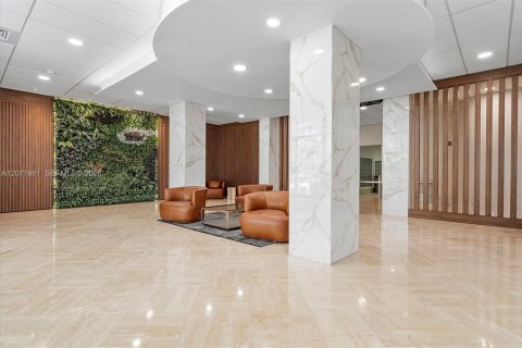 Condo in Sunny Isles Beach, Florida, 2 bedrooms  № 2303716 - photo 3