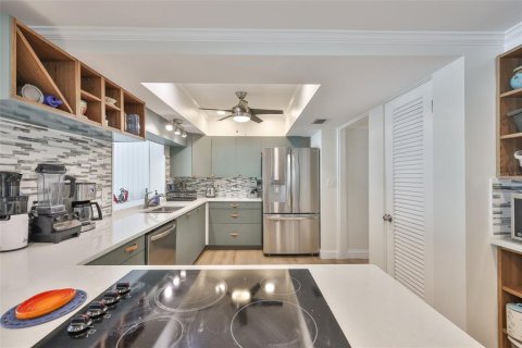 House in Saint Petersburg, Florida 3 bedrooms, 183.85 sq.m. № 2221014 - photo 15