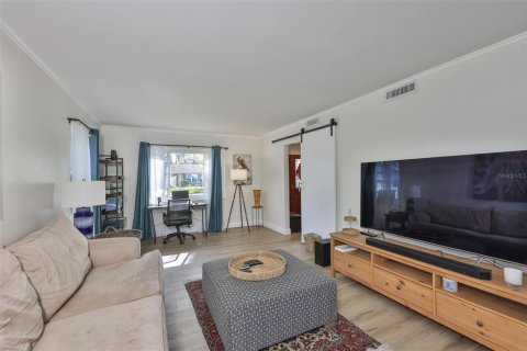 House in Saint Petersburg, Florida 3 bedrooms, 183.85 sq.m. № 2221014 - photo 9