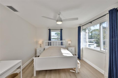 House in Saint Petersburg, Florida 3 bedrooms, 183.85 sq.m. № 2221014 - photo 29