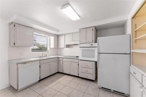 House in New Port Richey, Florida 2 bedrooms, 101.08 sq.m. № 1886010 - photo 14