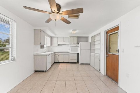 House in New Port Richey, Florida 2 bedrooms, 101.08 sq.m. № 1886010 - photo 12