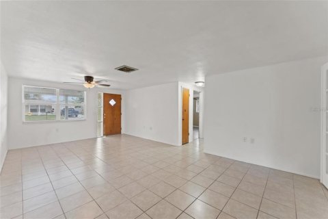 House in New Port Richey, Florida 2 bedrooms, 101.08 sq.m. № 1886010 - photo 6