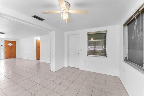 House in New Port Richey, Florida 2 bedrooms, 101.08 sq.m. № 1886010 - photo 25