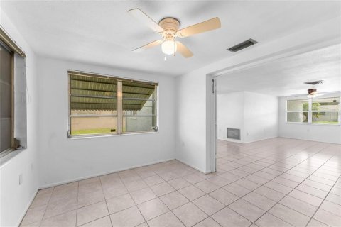 House in New Port Richey, Florida 2 bedrooms, 101.08 sq.m. № 1886010 - photo 24