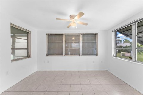 House in New Port Richey, Florida 2 bedrooms, 101.08 sq.m. № 1886010 - photo 26