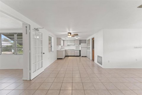 House in New Port Richey, Florida 2 bedrooms, 101.08 sq.m. № 1886010 - photo 9