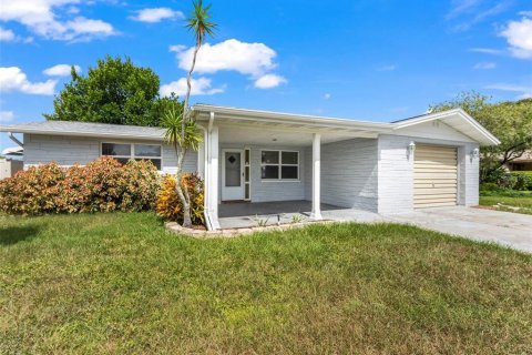 House in New Port Richey, Florida 2 bedrooms, 101.08 sq.m. № 1886010 - photo 2