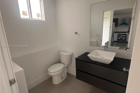 House in Fort Lauderdale, Florida 3 bedrooms № 2194795 - photo 7