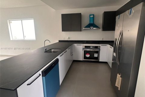 House in Fort Lauderdale, Florida 3 bedrooms № 2194795 - photo 3