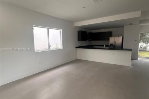 House in Fort Lauderdale, Florida 3 bedrooms № 2194795 - photo 5