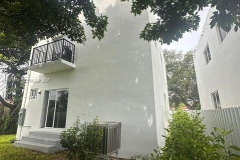 House in Fort Lauderdale, Florida 3 bedrooms № 2194795 - photo 18