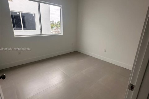 House in Fort Lauderdale, Florida 3 bedrooms № 2194795 - photo 9