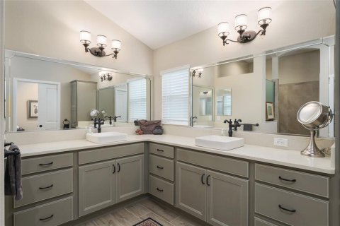 House in The Villages, Florida 3 bedrooms, 188.41 sq.m. № 1539449 - photo 29