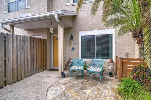 Touwnhouse à vendre à Tampa, Floride: 2 chambres, 97.92 m2 № 1902640 - photo 2