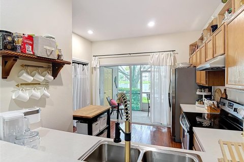 Touwnhouse à vendre à Tampa, Floride: 2 chambres, 97.92 m2 № 1902640 - photo 11