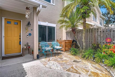 Touwnhouse à vendre à Tampa, Floride: 2 chambres, 97.92 m2 № 1902640 - photo 1