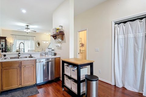 Touwnhouse à vendre à Tampa, Floride: 2 chambres, 97.92 m2 № 1902640 - photo 10