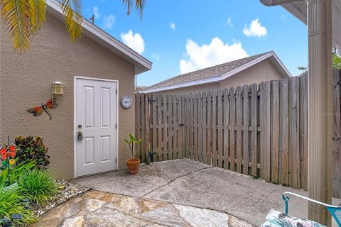 Touwnhouse à vendre à Tampa, Floride: 2 chambres, 97.92 m2 № 1902640 - photo 4