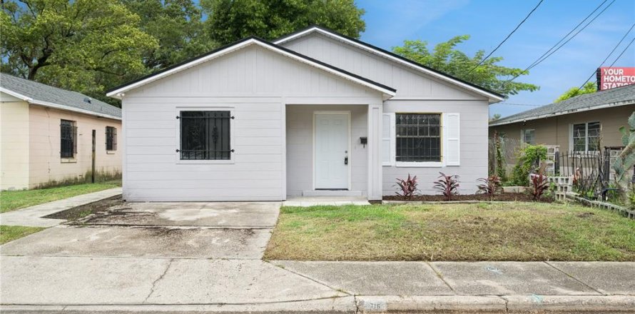 House in Orlando, Florida 4 bedrooms, 135.45 sq.m. № 2221680