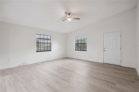 House in Orlando, Florida 4 bedrooms, 135.45 sq.m. № 2221680 - photo 7