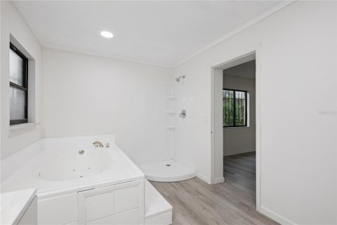 House in Orlando, Florida 4 bedrooms, 135.45 sq.m. № 2221680 - photo 20