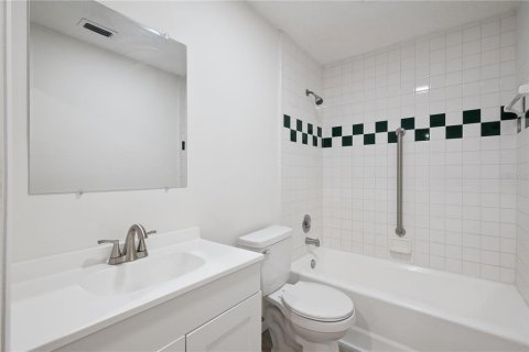 House in Orlando, Florida 4 bedrooms, 135.45 sq.m. № 2221680 - photo 21