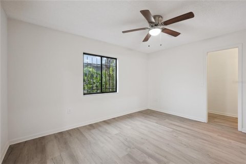 House in Orlando, Florida 4 bedrooms, 135.45 sq.m. № 2221680 - photo 17