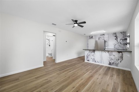 House in Lakeland, Florida 3 bedrooms, 95.22 sq.m. № 2210912 - photo 3